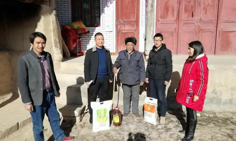 堅持精準幫扶，合力脫貧攻堅——市龍江城鄉(xiāng)發(fā)展集團、隴南太平洋財險公司聯(lián)合開展幫扶文縣橋頭鎮(zhèn)安子坡村2019年春節(jié)慰問活動