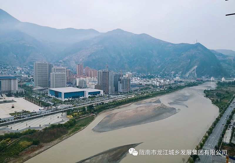 匠心傾注、喜封金頂——龍江?雙子座商住小區(qū)主體順利封頂