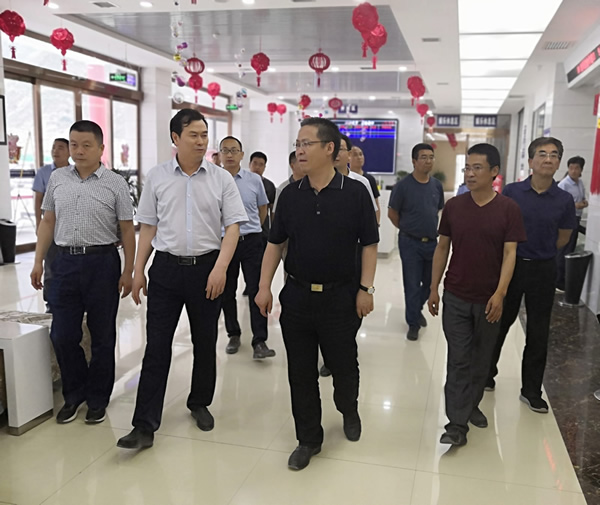 隴南市委常委、組織部部長(zhǎng)楊郃調(diào)研指導(dǎo)市龍江城鄉(xiāng)發(fā)展集團(tuán)公司黨建工作